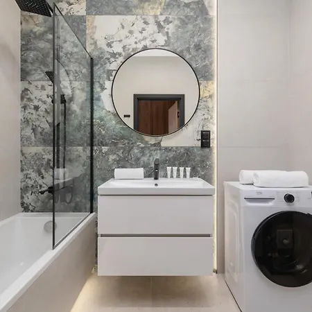 Elegant In With Gym, Sauna & Cinema By Renters كاتوفيتسه